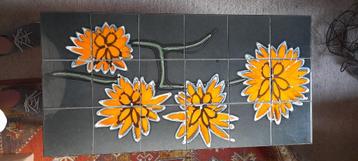 vintage tafel met bloemen beschikbaar voor biedingen