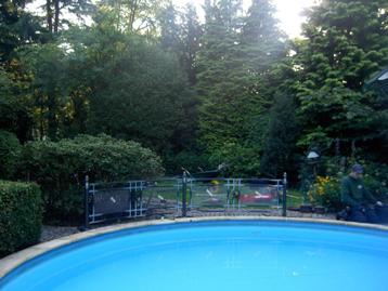 Jardin et terrasse. piscine et meubles terrasse