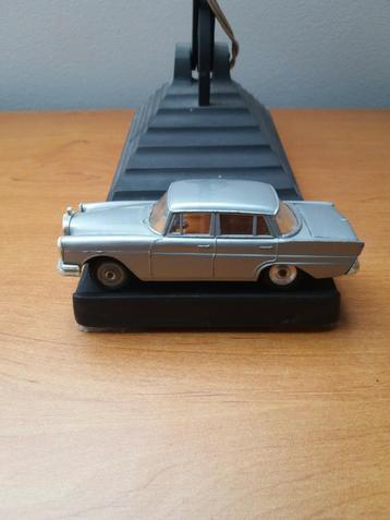 Modelauto Mercedes 220S Gama beschikbaar voor biedingen