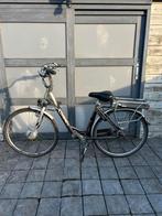 Elektrische damesfiets en gewone herenfiets, Ophalen, Zo goed als nieuw