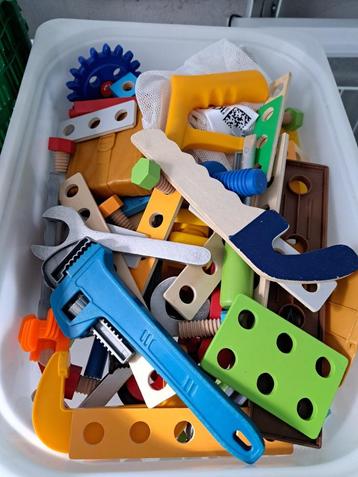 kinder houten gereedschap beschikbaar voor biedingen