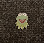 PIN - KERMIT DE KIKKER - MUPPET SHOW - GRENOUILLE - FROG, Verzamelen, Verzenden, Gebruikt, Figuurtje, Speldje of Pin