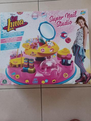 nagelstudio Soy Luna beschikbaar voor biedingen