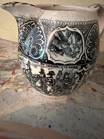 Antieke Napoleon-kan in aardewerk zwart-witte transferware beschikbaar voor biedingen