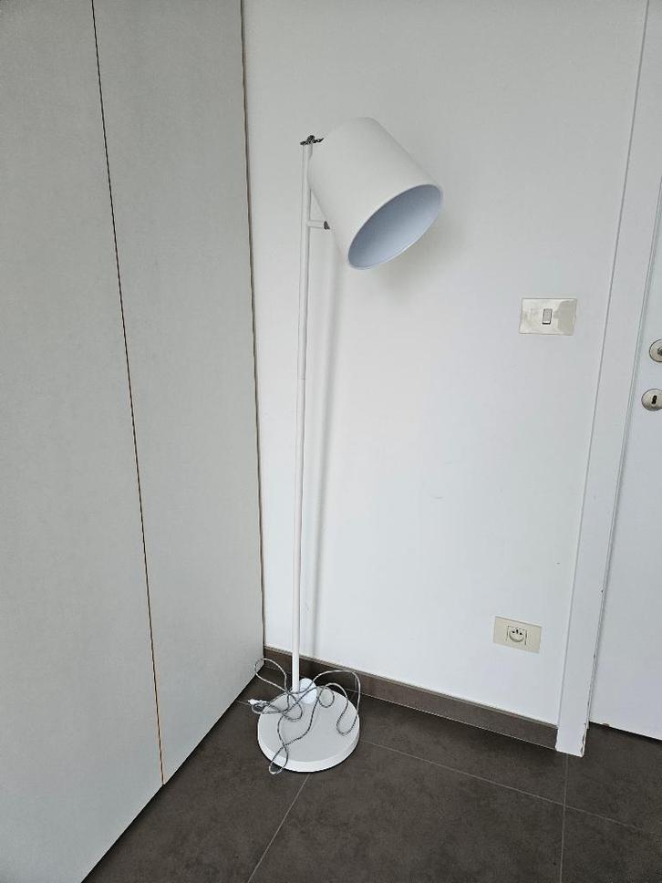 Zuiver Buckle Head Vloerlamp Wit, Huis en Inrichting, Lampen | Vloerlampen, Zo goed als nieuw, 100 tot 150 cm, Ophalen