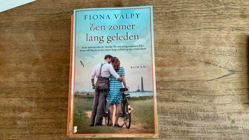 Fiona Valpy - Een zomer lang geleden, Boeken, Literatuur, Gelezen, Ophalen of Verzenden