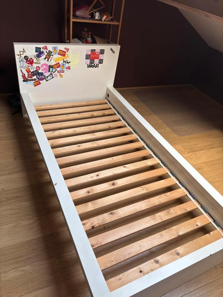 Eenpersoonsbed (inclusief matras) – Wit frame, Kinderen en Baby's, Kinderkamer | Bedden, Ophalen