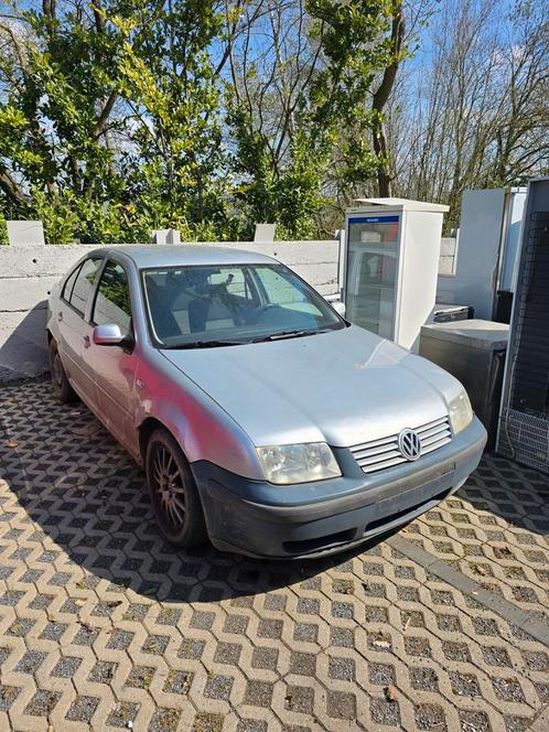 Deux Véhicules V.W A VENDRE POUR MARCHAND !, Auto's, Volkswagen, Particulier, Bora, Diesel, Berline, 5 deurs, Zilver of Grijs