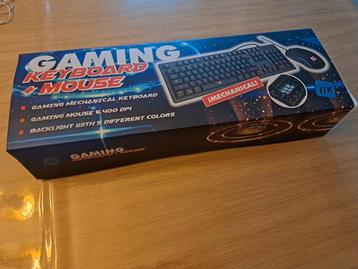 Mechanisch gaming toetsenbord met gaming muis beschikbaar voor biedingen
