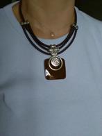 Bruine en zilveren verstelbare ketting met groot medaillon, Handtassen en Accessoires, Overige materialen, Bruin, Ophalen of Verzenden