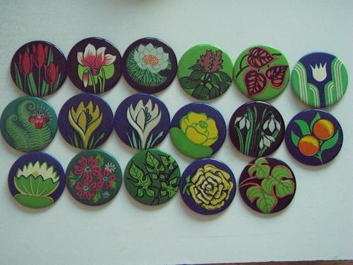 Vintage buttons / speldjes met bloemen en planten, Verzamelen, Speldjes, Pins en Buttons, Gebruikt, Button, Dier of Natuur, Ophalen of Verzenden