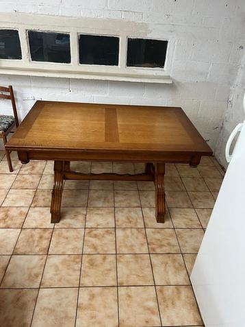 Vintage houten tafel gratis op te halen  beschikbaar voor biedingen