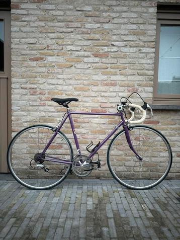 Retro fiets beschikbaar voor biedingen