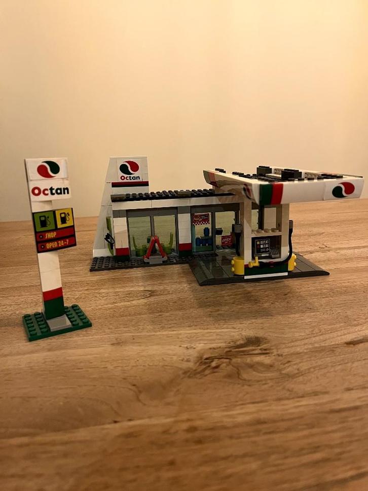 Lego tankstation 60132, Kinderen en Baby's, Speelgoed | Duplo en Lego, Zo goed als nieuw, Lego, Complete set, Ophalen of Verzenden