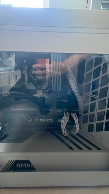Gaming pc beschikbaar voor biedingen