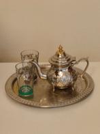 Dienblad met kleine theepot en 2 glazen, Huis en Inrichting, Ophalen of Verzenden, Zo goed als nieuw, Compleet servies