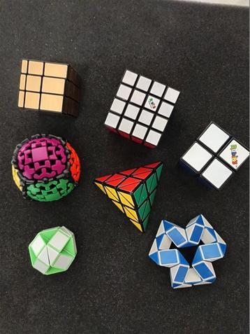 Set van 7 puzzels in Rubik's stijl beschikbaar voor biedingen