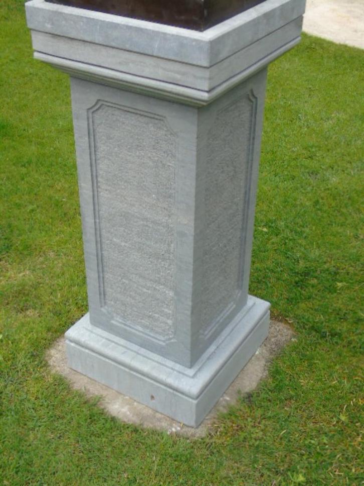 blauwe stenen sokkel uitgehouwen in de massa, Arduin, Tuin en Terras, Tuinbeelden, Nieuw, Overige typen, Steen, Ophalen