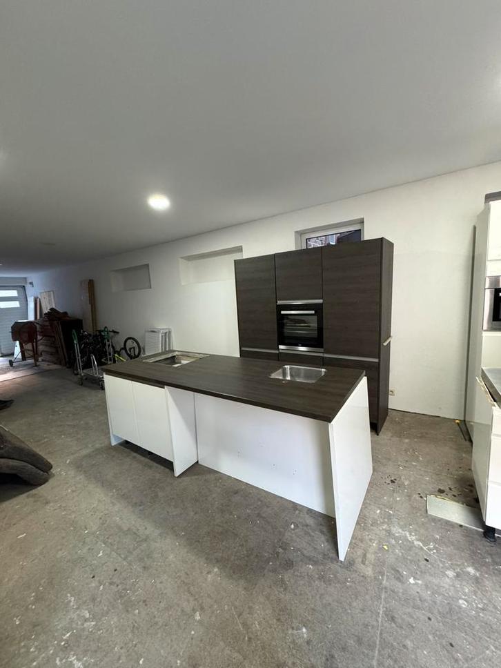 Cuisine moderne équipée complète avec ilot, Huis en Inrichting, Keuken | Complete keukens, Zo goed als nieuw, Wit, Met kookeiland