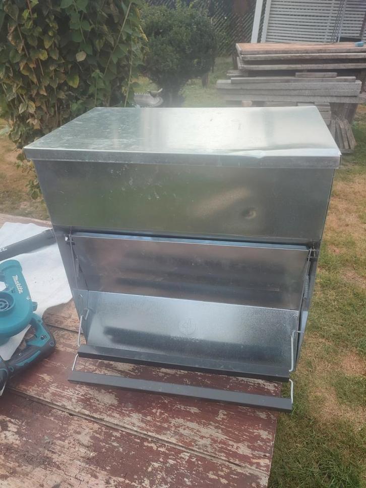 Voerbak 30 kg, Dieren en Toebehoren, Pluimvee | Toebehoren, Zo goed als nieuw, Ophalen