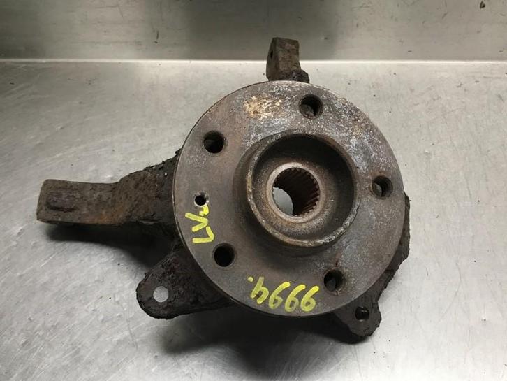 WIELNAAF VOOR Nissan Primastar (01-2002/08-2006), Auto-onderdelen, Remmen en Aandrijving, Nissan, Gebruikt