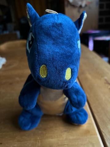 Blauwe drakenknuffel beschikbaar voor biedingen