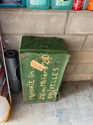 Metalen Vintage legerkist met naam beschikbaar voor biedingen