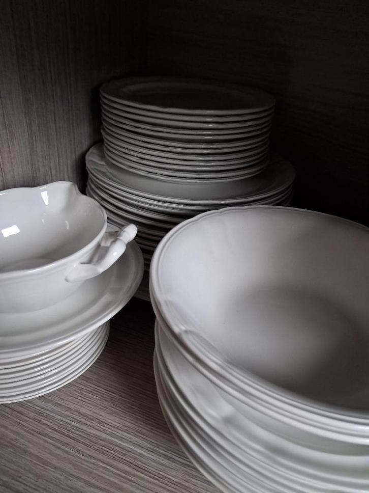 Servies, Huis en Inrichting, Keuken | Servies, Zo goed als nieuw, Compleet servies, Overige stijlen, Aardewerk, Ophalen