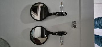 Universele spiegels  beschikbaar voor biedingen