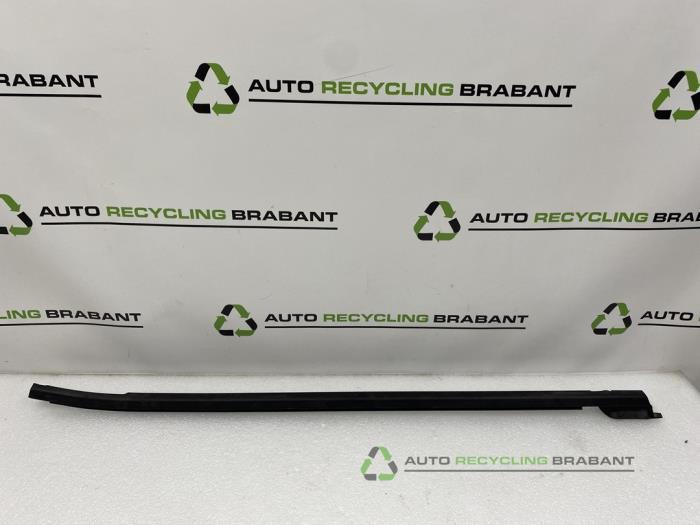 Bande décorative d'un Volkswagen Polo, Autos : Pièces & Accessoires, Carrosserie & Tôlerie, Utilisé, 3 mois de garantie, Enlèvement ou Envoi