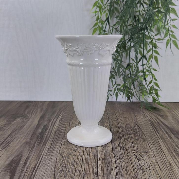 Wedgwood Edme Vaas sierrand 17cm hoog, Antiek en Kunst, Antiek | Servies los, Ophalen of Verzenden