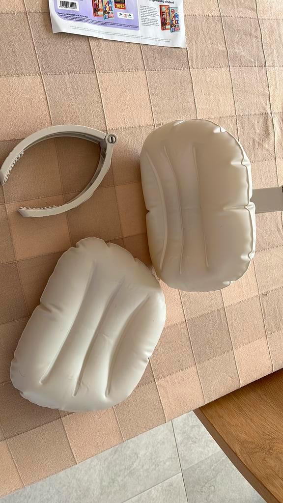 Twee hoofd en nek steunen, Sport en Fitness, Massageproducten, Zo goed als nieuw, Ophalen