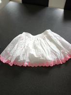 Wit rokje met roze stippen en zoom afgewerkt in het roze, Kinderen en Baby's, Kinderkleding | Maat 104, Zo goed als nieuw, Ophalen