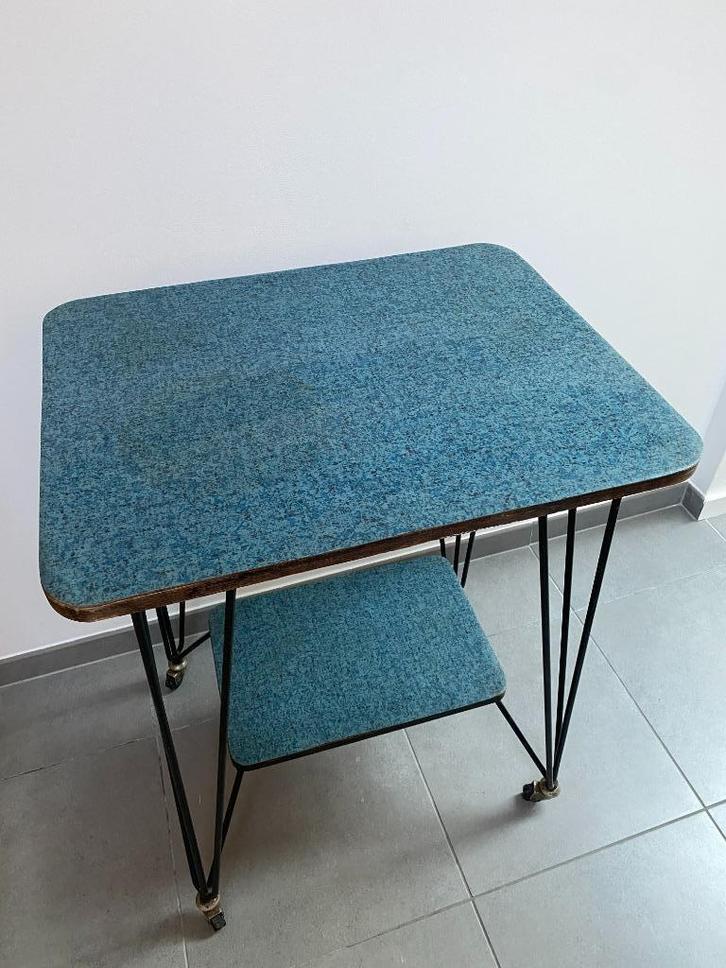 Vintage blauwe bijzettafel, Huis en Inrichting, Tafels | Bijzettafels, Gebruikt, Rechthoekig, 60 cm of meer, 55 tot 75 cm, Metaal of Aluminium