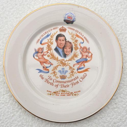 Souvenir Bord, Commemorate First child Charles + Diana 1982, Verzamelen, Koningshuis en Royalty, Nieuw, Servies, Ophalen of Verzenden