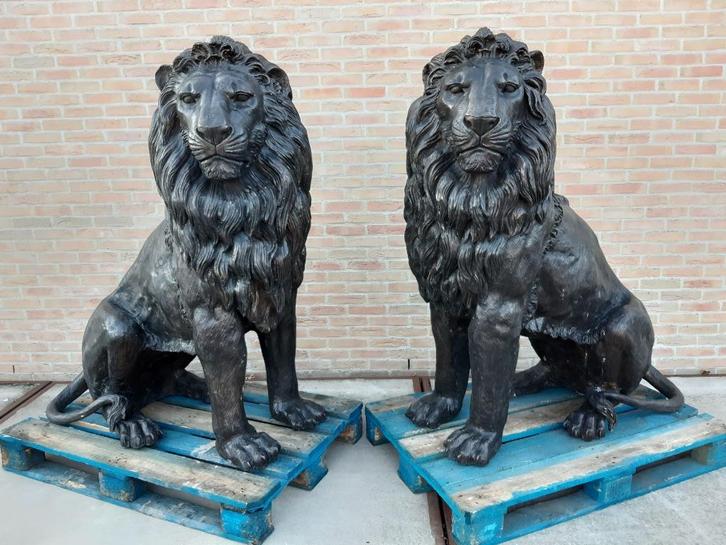 BRONZEN TOT DE VERBEELDING SPREKENDE KOPPEL LEEUWEN TOP!!!, Tuin en Terras, Tuinbeelden, Nieuw, Dierenbeeld, Overige materialen