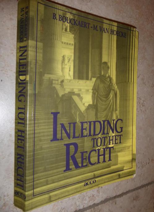 Boek  " Inleiding tot het recht " B. Bouckaert, Boeken, Studieboeken en Cursussen, Gelezen, Ophalen of Verzenden