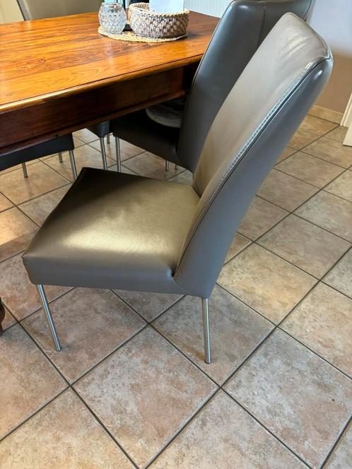 Vier Taupe stoelen en tafel, Huis en Inrichting, Stoelen, Zo goed als nieuw, Vier, Ophalen