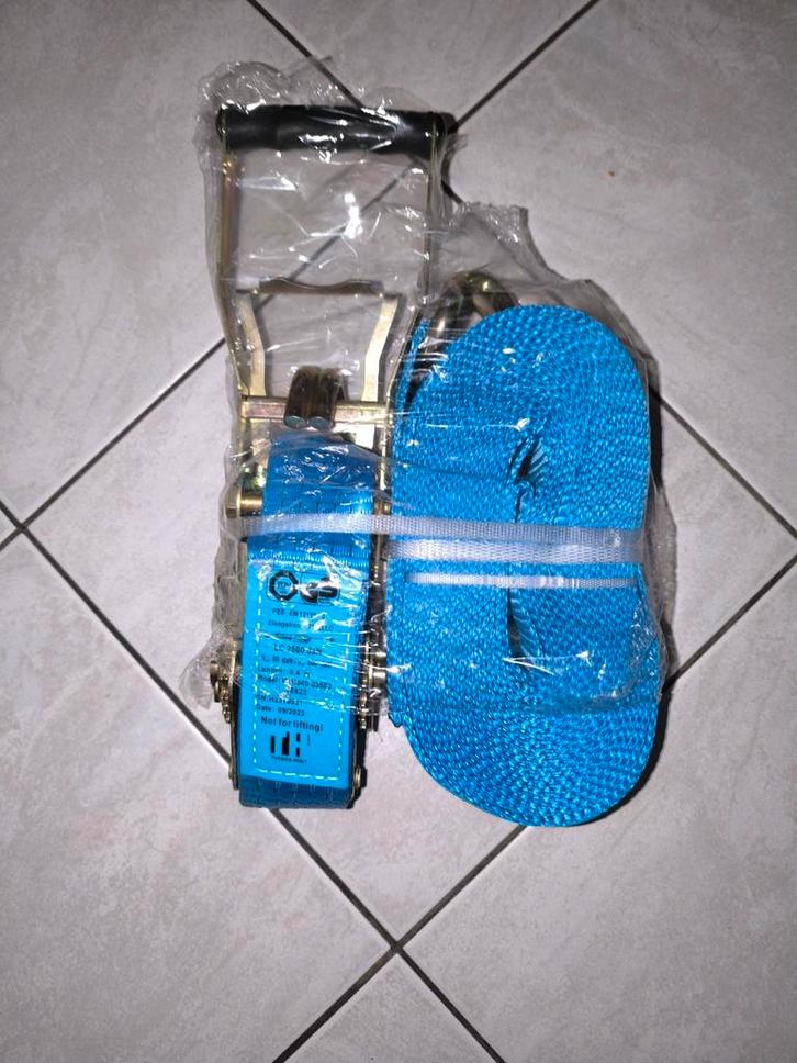 Sangles poids lourds 8,5 mètres neuves emballées. Prix 10€, Doe-het-zelf en Bouw, IJzerwaren en Bevestigingsmiddelen, Nieuw, Overige typen