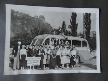 4  anciennes Photos, groupe autocar à Lourdes 1951lot 27 et 