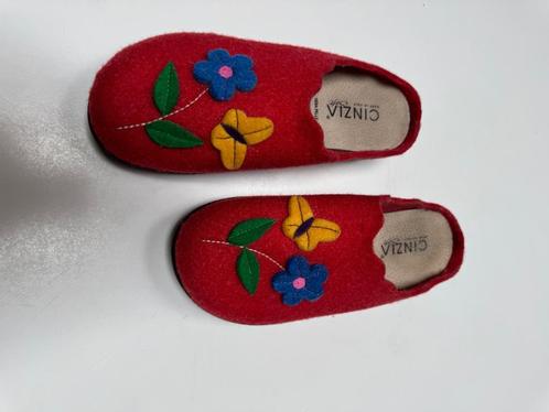 Stevige Pantoffel voor meisjes dames, Kleding | Dames, Schoenen, Zo goed als nieuw, Pantoffels of Sloffen, Rood, Ophalen of Verzenden
