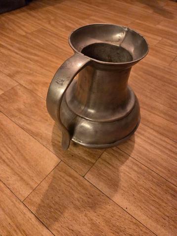 Elite tinnen vaas beschikbaar voor biedingen