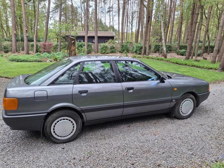 Audi 80, Auto's, Audi, Particulier, Benzine, Euro 6, Berline, 4 deurs, Handgeschakeld, Zilver of Grijs, Grijs, Stof, Voorwielaandrijving
