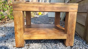 Tafel bijzet/koffie beschikbaar voor biedingen