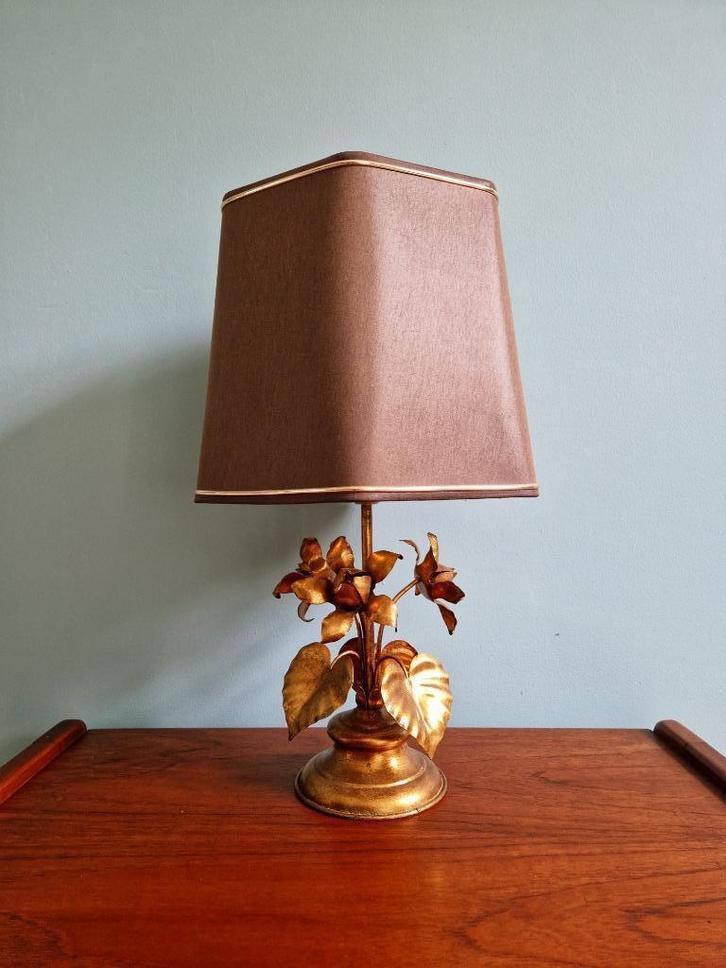 Tafellamp met bloemen in goudkleurig metaal, Italië, 1970, Antiek en Kunst, Antiek | Verlichting, Ophalen of Verzenden