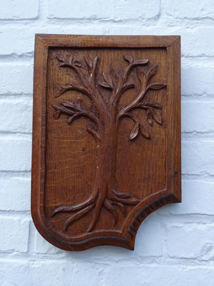 Antiek houtsnijwerk wapen van stad Herentals wapenschild, Antiek en Kunst, Kunst | Beelden en Houtsnijwerken, Ophalen