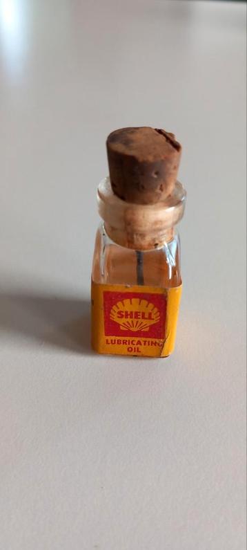 Oude kleine Shell-fles  beschikbaar voor biedingen