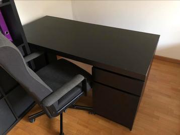 Bureau avec chaise de bureau 