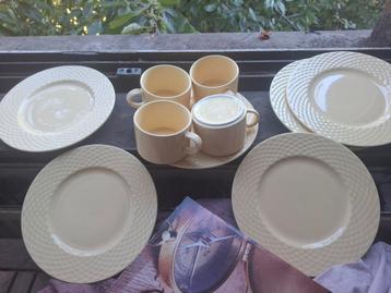 Vintage Hema borden en kopjes aardewerk  beschikbaar voor biedingen