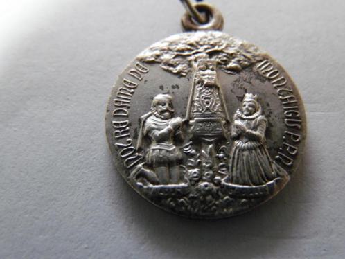 M38 * Antiek Scapulier- Medaille * Scherpenheuvel, Verzamelen, Religie, Christendom | Katholiek, Ophalen of Verzenden